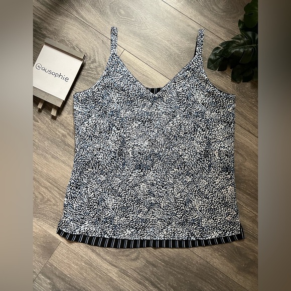 WHBM Ultimate Reversible Stripe/Abstract Camisole. 4-ways to wear. - Picture 10 of 15